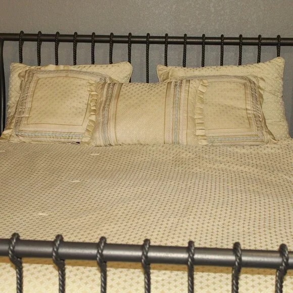 J Queen New York Queen Size Cream Mint Green Jacquard Bedspread & Pillows