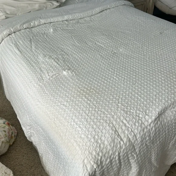 King size, Nicole Miller quilted comforter.
