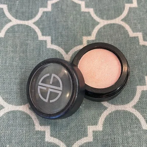 Studio Gear “Satin Light” Eyeshadow