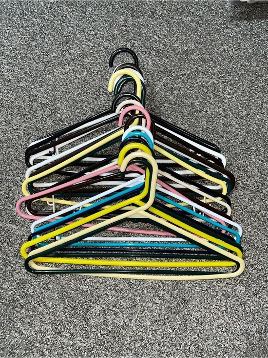 20!! Random Colorful Plastic Clothes Hangers 20 Piece Multi-Pack Good Condition