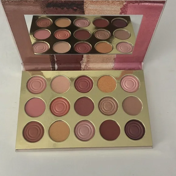 🌿✨Golden Nudes Eyeshadow Palette – 15 Blendable Shades for Effortless Glam