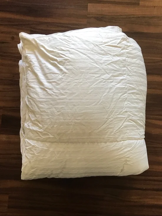 Kirkland Signature King Size White Quilted Goose Down Cotton Comforter