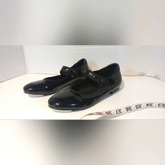 Freestyle a Danskin Company Black Patent Tap shoes ‎ sz 1