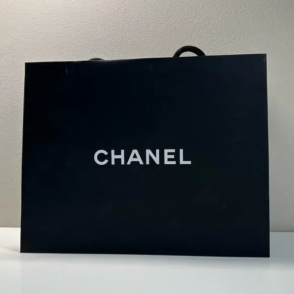 Chanel | Gift Bag/Ribbon | Black/White | W12 x H9.5 x D5 Inch