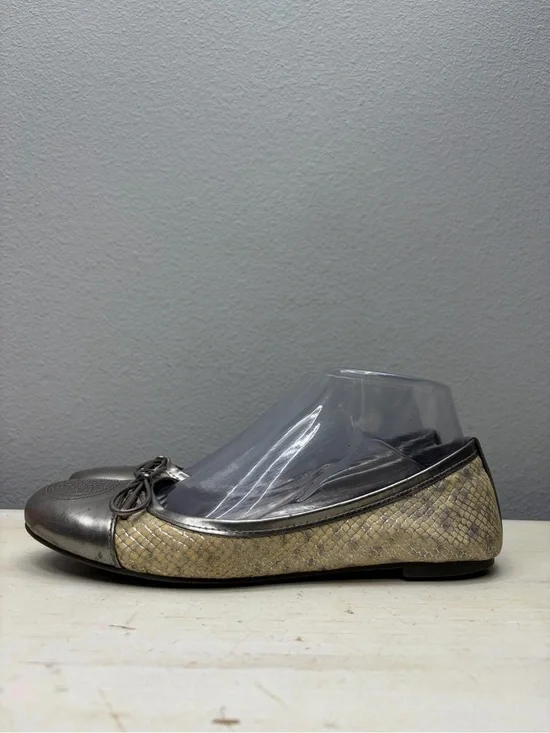 Tory Burch Silver Mettalic Verbena Leather Flats Size 8