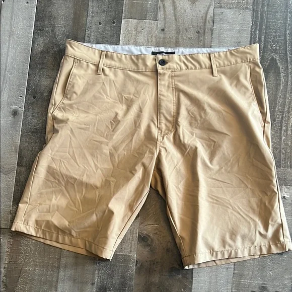 Kenneth Cole action wear shorts /Men's‎ Tan Shorts