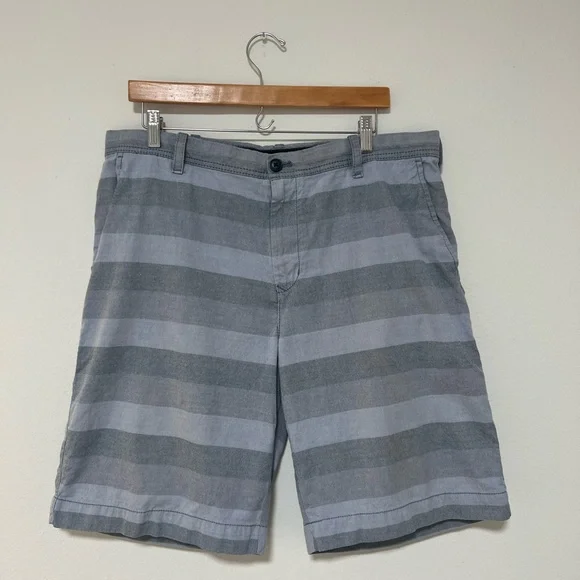 IZOD Men's Striped Shorts
