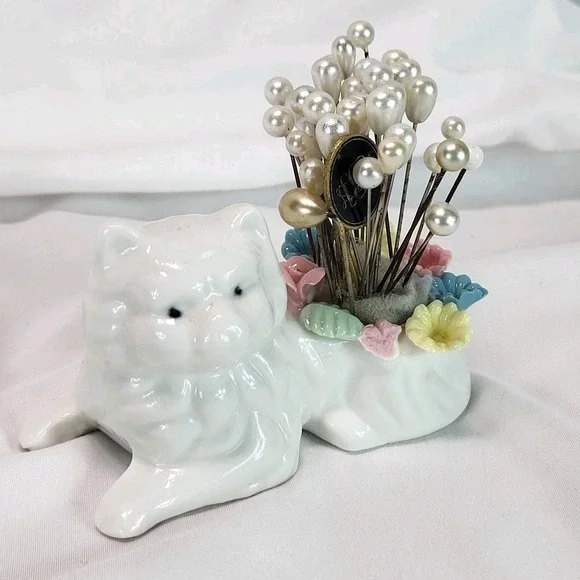 White Persian Kitty Cat w Flowers Porcelain Pin‎ Cushion Pearl Tip Straight Pins