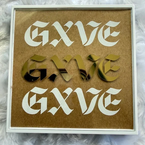 GXVE Eye See in color Just A Girl Eyeshadow Palette