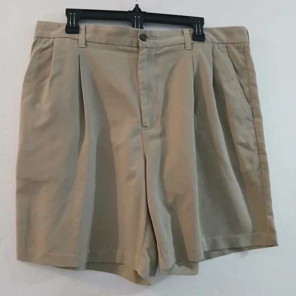 Izod Golf Shorts Men Beige Pleated Front Polyester