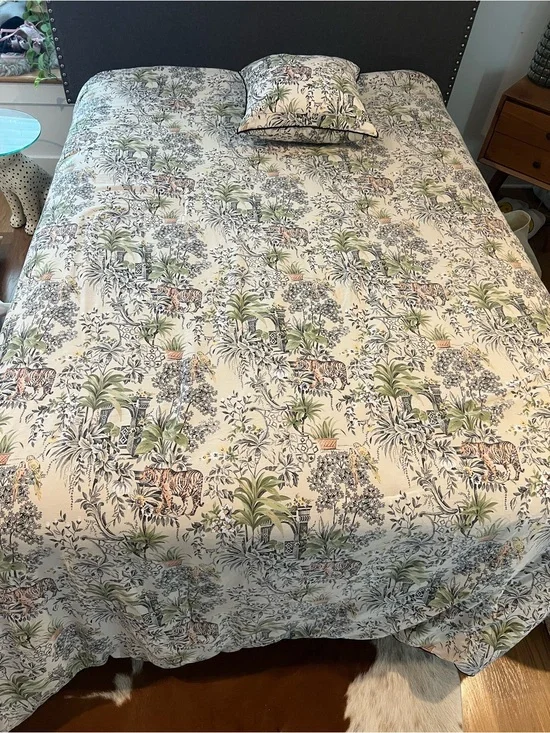 Queen Printed Botanical & Tiger Comforter Set in Cream and Green