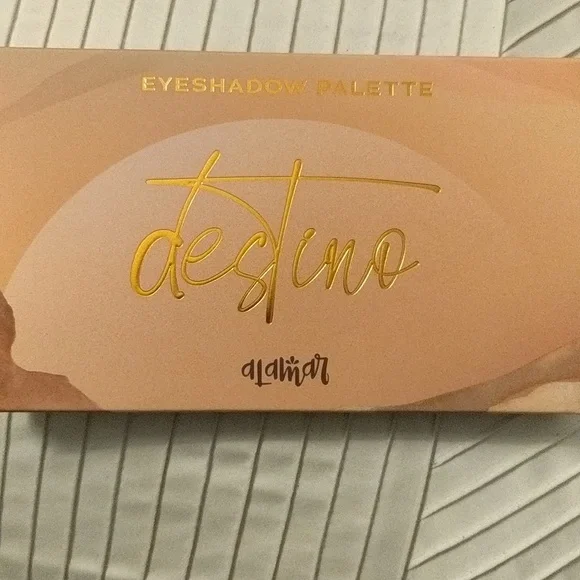 NWT Eyeshadow Palette