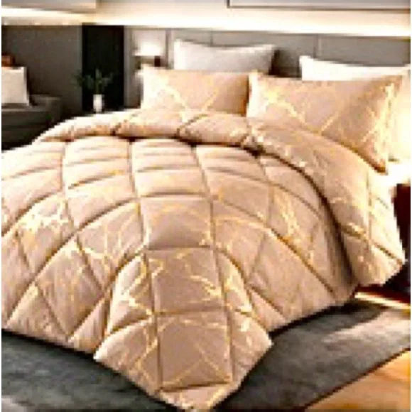 Elegant Gold and Cream Comforter Set. Queen sized. NWT.