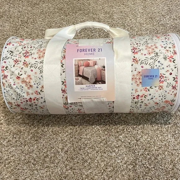 Forever 21 twin floral comforter
