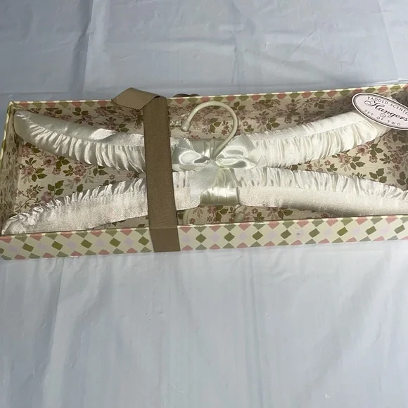 Padded scented hangers set of two ivory color bows New in Box elegant fancy
