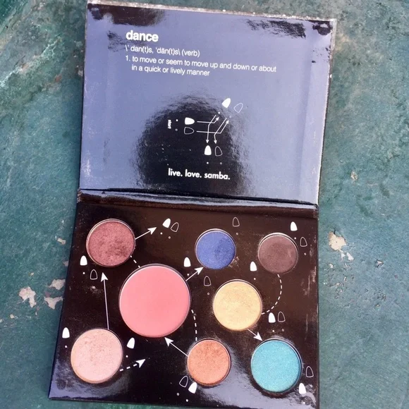Rare STILA dancing w/the stars eye shadow palette