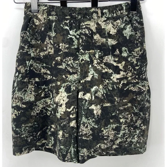 Lululemon Shorts Mens Medium Pace Breaker Forest Bark Camo Green 9