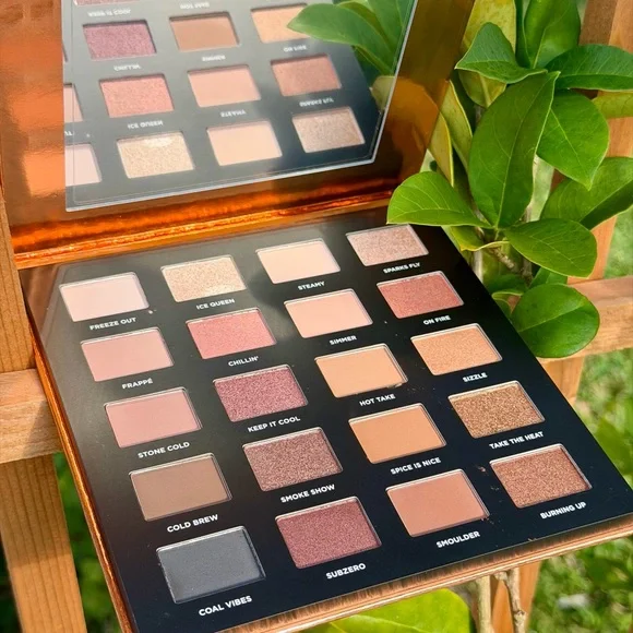 ICONIC LONDON Hotting Up Eyeshadow Palette