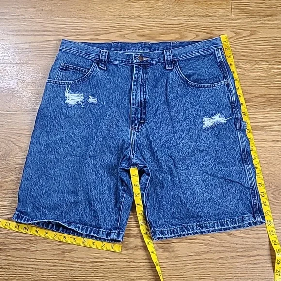 WRANGLER VINTAGE 38x8 DISTRESED DISTROYED MENS DENIM BLUE JEAN CARPENTER SHORTS