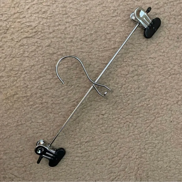 Free item: skirt hanger