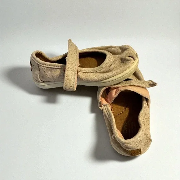 TOMS Mary Jane Sparkle Gold Shimmer Hook and Loop Strap Toddler Shoes Size‎ 6