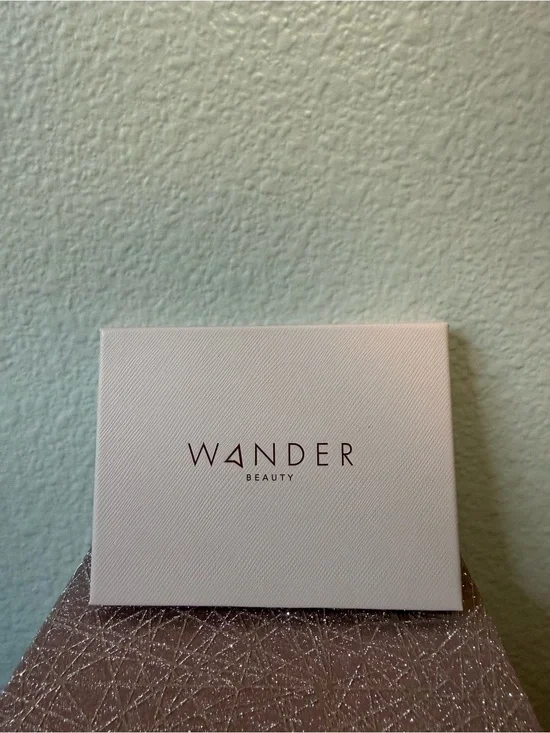 Wander Beauty Sunkissed Getaway Eye and Face Palette - Soft Pink Case