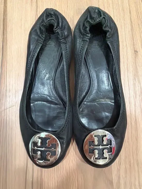 TORY BURCH Reva Black Leather & Silver Logo Ballet Flats Size 8