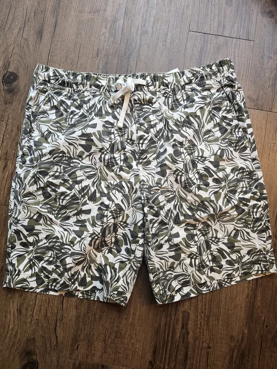 Banana Republic Olive & White Leaf-Print Drawsting Shorts