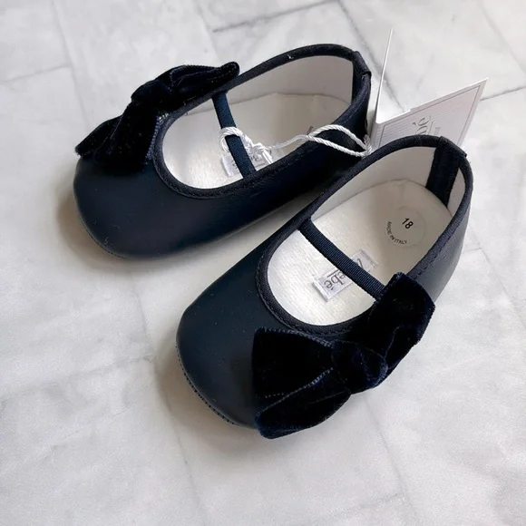 Le Bebe Enfant Velvet Bow Applique Ballet Flats