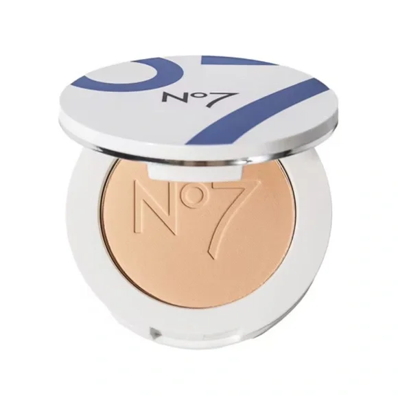No7 Lift & Luminate Triple Action Translucent Finishing Powder Medium 10g