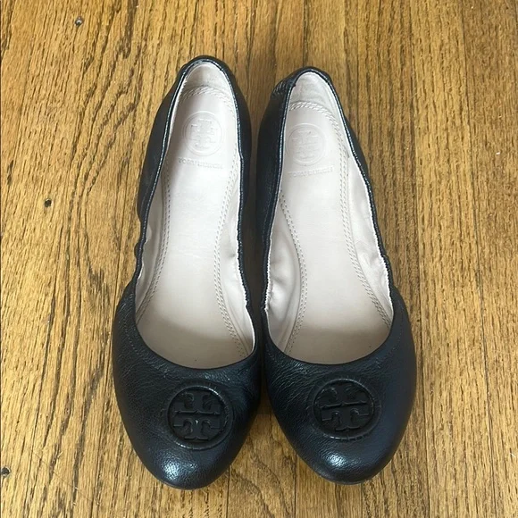 Tory Burch Allie EUC Slip On Leather Small Logo Rounded Toe Ballet Flat