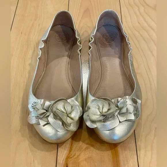 Tory Burch Blossom Ballet Flat‎ Grained Metallic in Spark Gold Size 6.5
