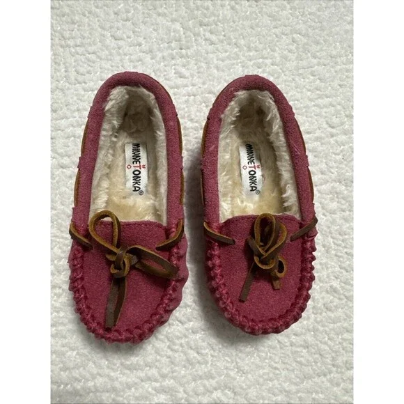 Minnetonka Cassie Pink Suede Faux Fur Lined Moccasins Slippers Lil Girls Sz 7