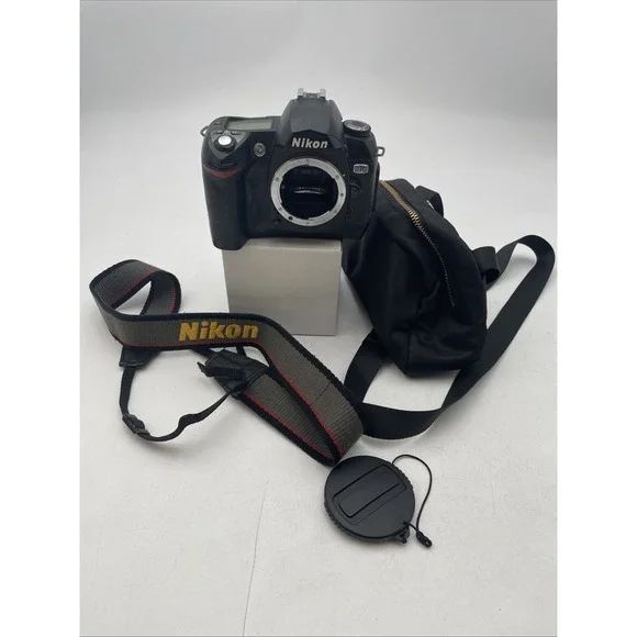 Nikon D70S 6MP Digital SLR Camera Body Only+Battery+Strap+Case TESTED