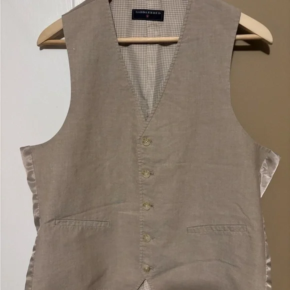 Men’s Saddlebred Vest Size M Beige Tan color.