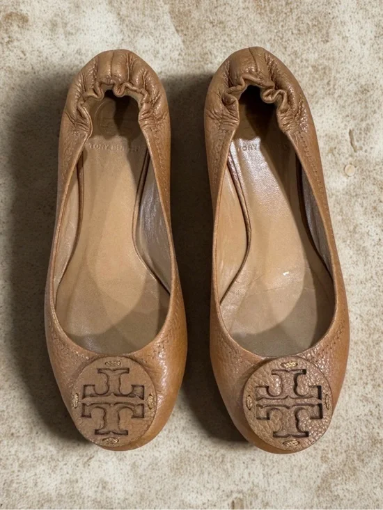 Tory Burch Cognac Leather Logo Ballet Flats size 7 Workwear Vacation Casual