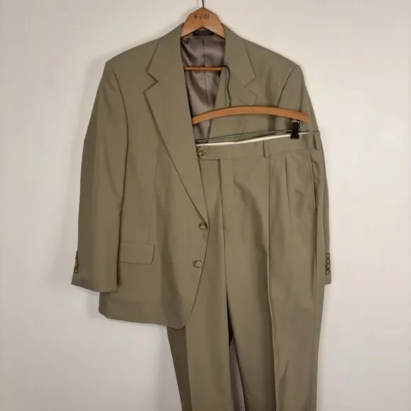 Vintage Bowdon The Young Mens Shop Charlottesville VA Men’s Suit 44S Khaki Ivy