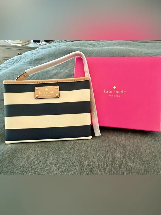New with box Kate spade Navy White & Navy Striped Wristlet