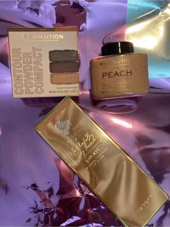 Revolution Peach Baking Powder & Contour Powder Compact with Gold Lip Kit