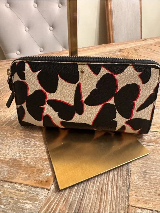 Kate Spade  Black Leather Zip Wallet
