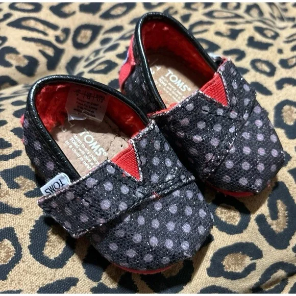 TOMS Navy Blue Polka Dot‎ Baby/Toddler Girl Canvas Slip On Shoes, Size 2