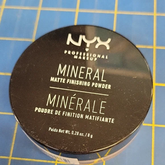 NYX Mineral Matte Finishing Powder - MFP02 Medium Dark 8g