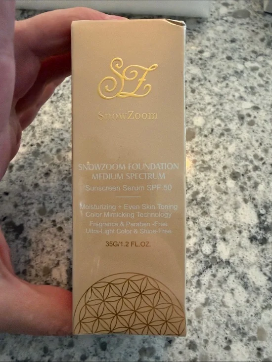 SnowZoom Foundation SPF 50 - Medium Spectrum (Beige with Gold Accents)