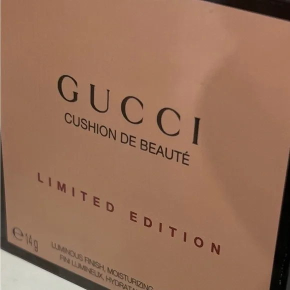 Gucci Cushion de Beauté Limited Edition 02 with free gift