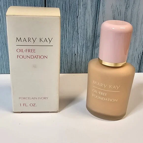 Mary Kay - Oil-Free Foundation Porcelain Ivory  #4488 - NIB‎ Old Stock