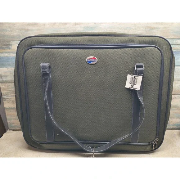 American Tourister Garment Bag Green Nylon Shoulder Strap and‎ Blank Luggage Tag