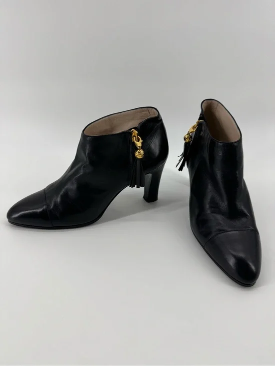 Vintage CHANEL Black CapToe Lamb Leather Ankle Bootie Zipper Tassle Sz 35.5