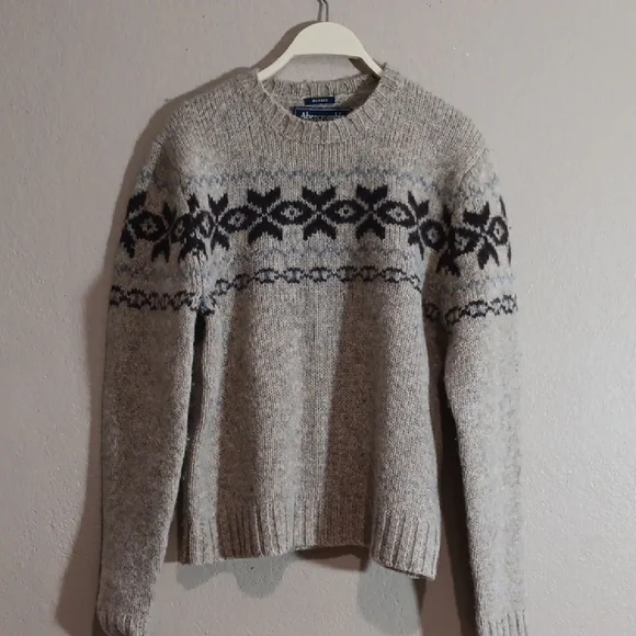 Abercrombie & Fitch Gray Crewneck Sweater with Navy Fair Isle