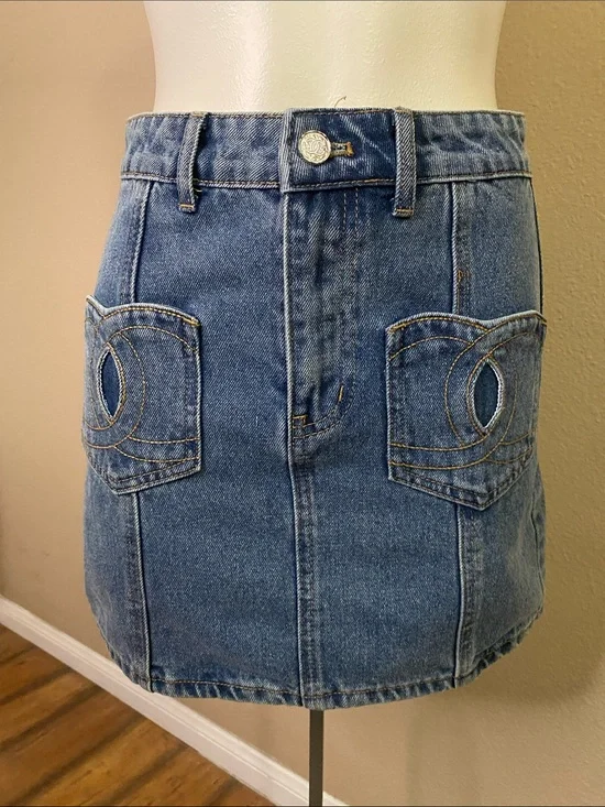 Chanel Blue Denim Skirt with CC cutout front pockets 36