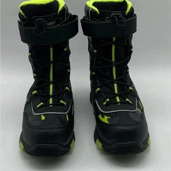 Que Kids Black and Neon Green Snow Boots